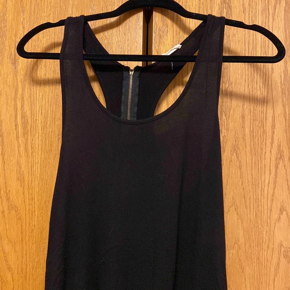Basic Tank Top - Picture 2 of 4